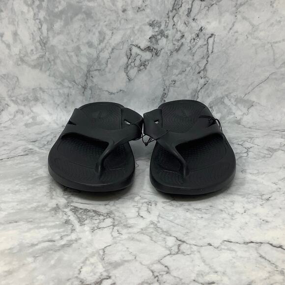 Oofos Mens 10 Womens 12 Black Oolala Flip Flop Thong Recovery Sandals P1-105 - Picture 2 of 9